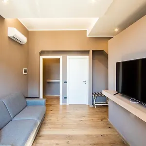 New Wonderful Bilo With Walk-in Closet From Moscova Milán